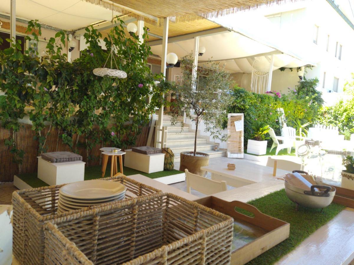 Hotel Petit Silvi Marina Exterior photo