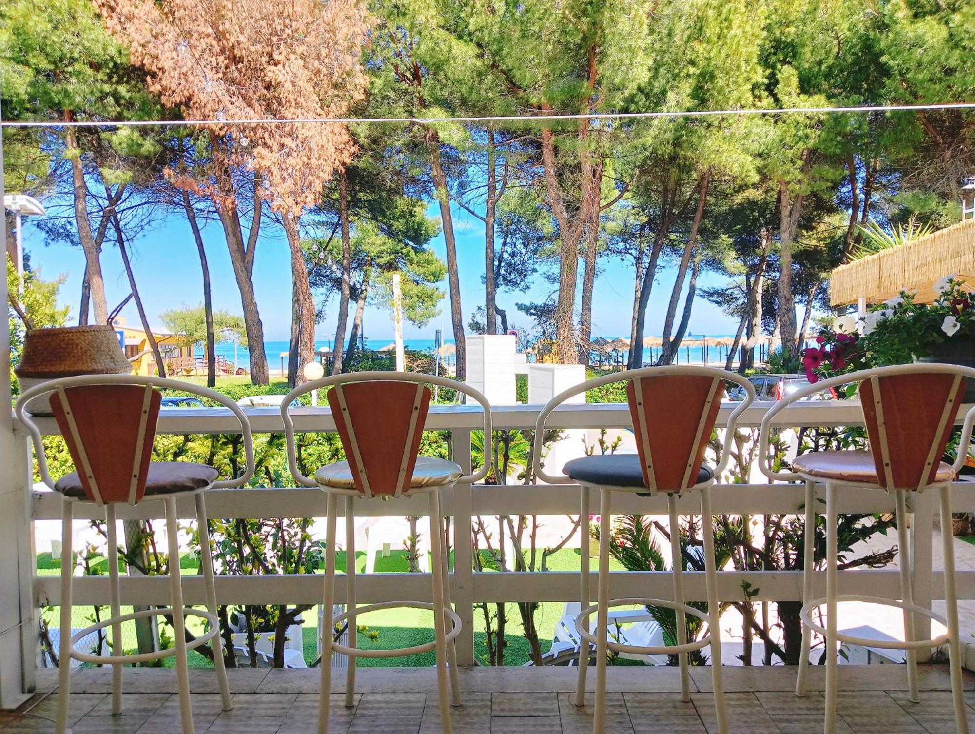 Hotel Petit Silvi Marina Exterior photo