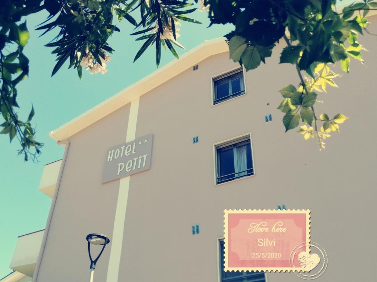 Hotel Petit Silvi Marina Exterior photo